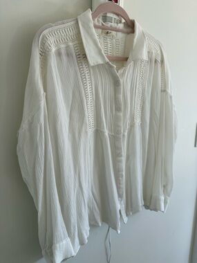 Kye Mi Lightweight White Button-Up Lace Insert Blouse